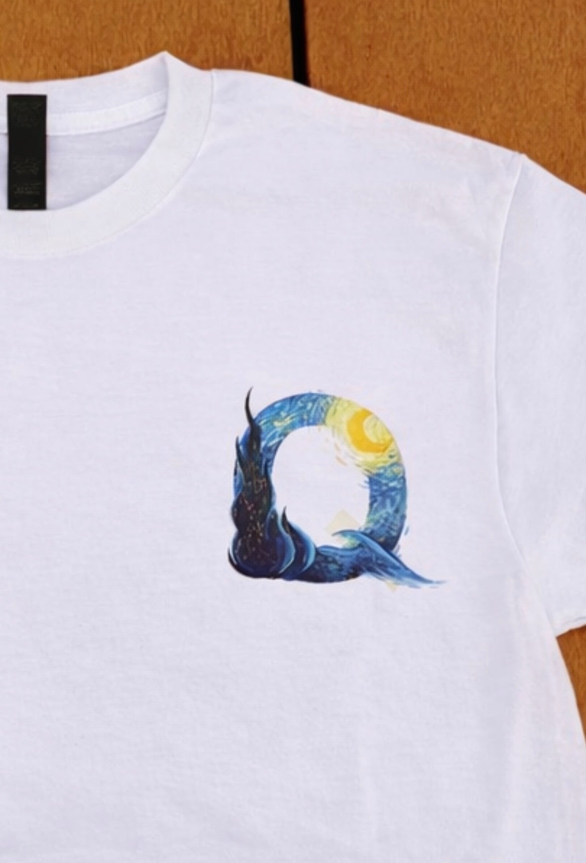 Lizzart Ocean Q Minimal Art T-Shirt – Premium White Edition